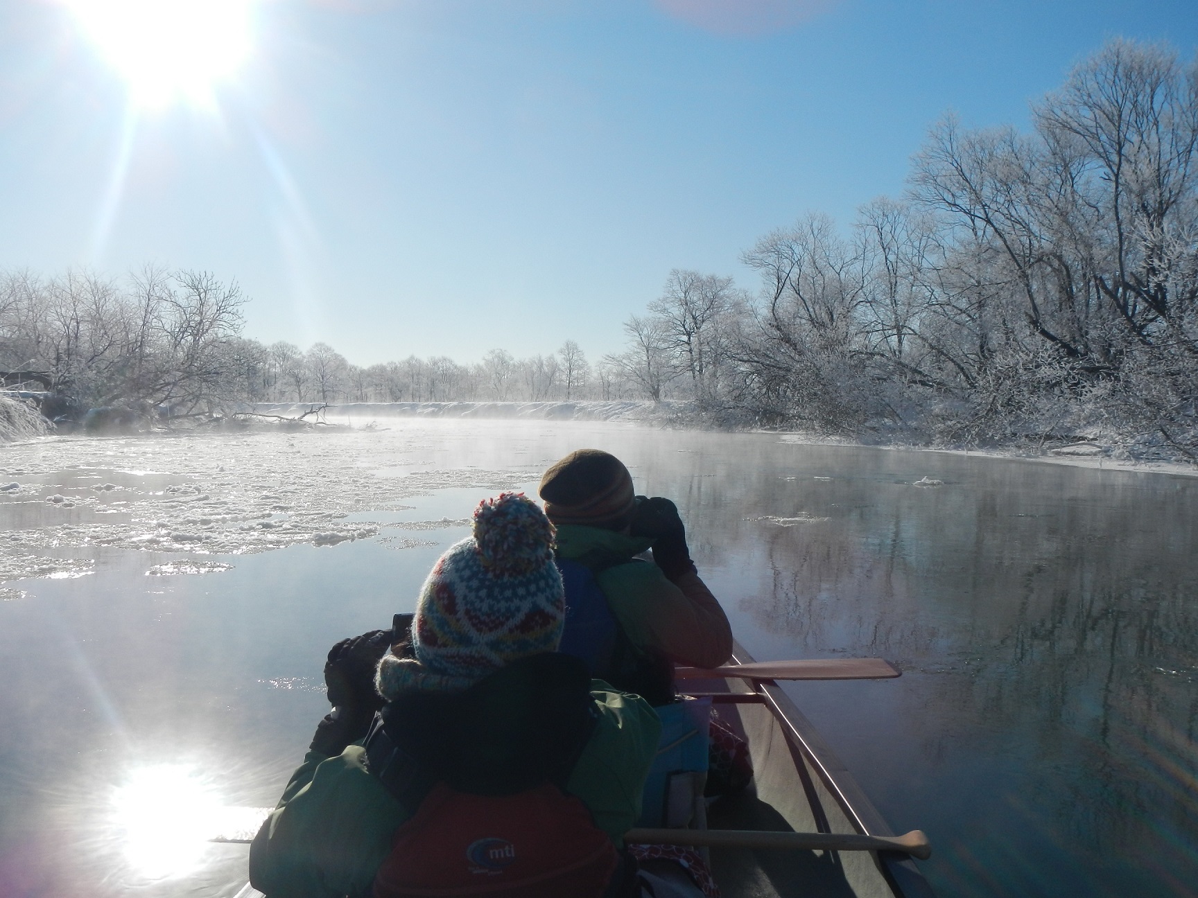 アレキナイ川冬のカヌー